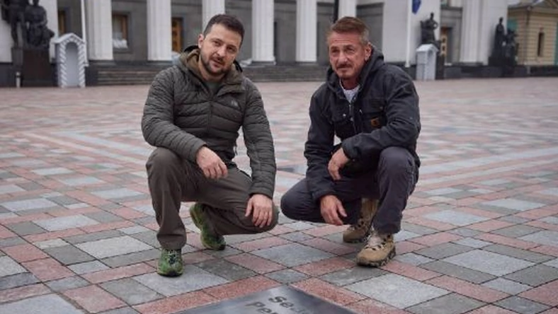 Sean Penn w Kijowie, zostawił tam statuetkę Oscara. „A kiedy wygracie…”