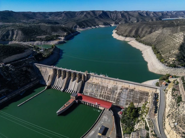Susza wstrzymuje pracę jednej z największych elektrowni wodnych w Hiszpanii
