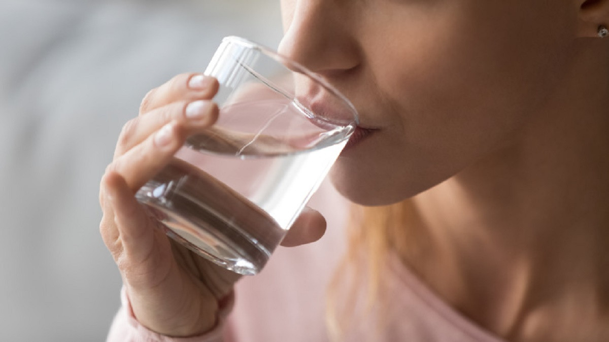 Пийте топла вода след събуждане – тя лекува, но само ако е без примеси