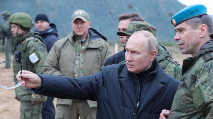 Бивш вицепрезидент на Русия: Путин стана за смях с военните около себе си